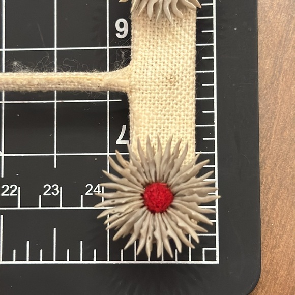 Vintage screwback clip on earrings flower shells - Picture 5 of 5